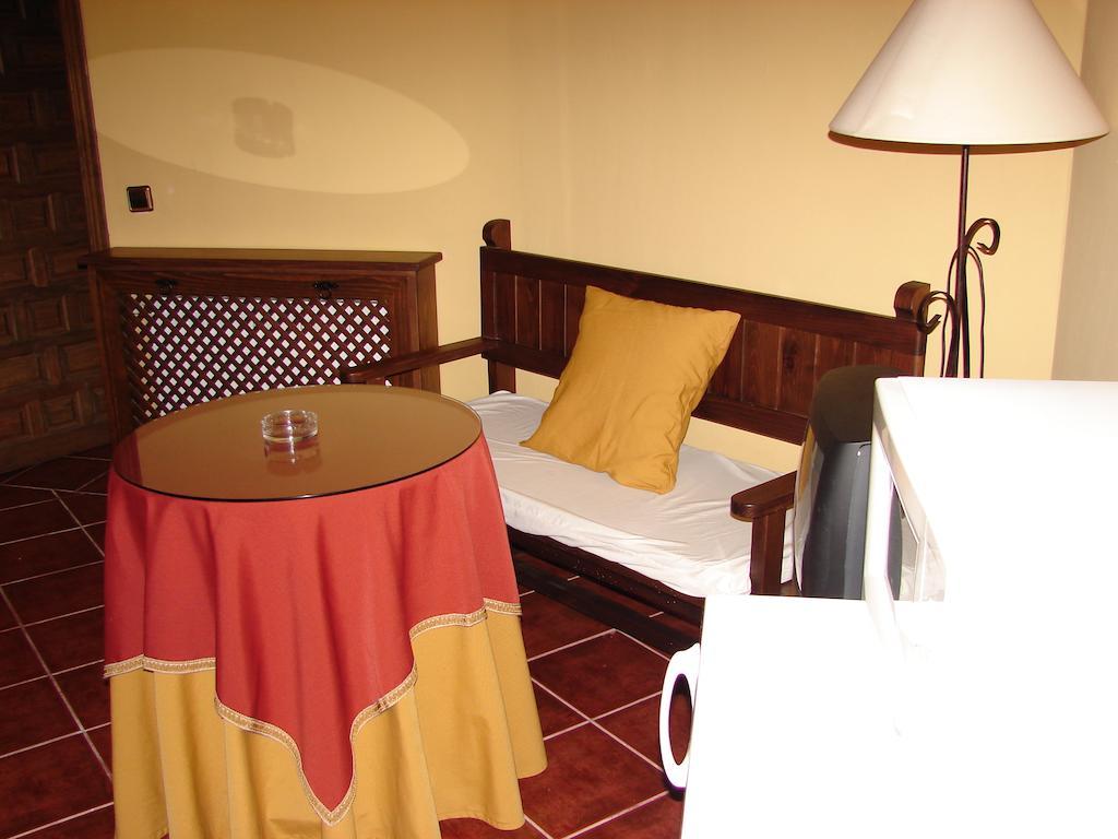 La Boticaria Casa Rural Apartamento Descargamaría Zimmer foto